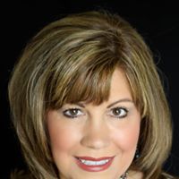 Julie Ahearn Photo 7