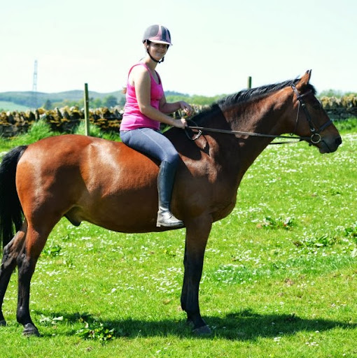 Laura Simmons Photo 8