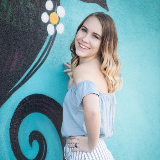 Julie Quick Photo 32
