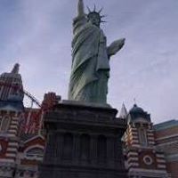 Elizabeth Gold Photo 22