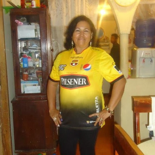 Lucrecia Lopez Photo 35