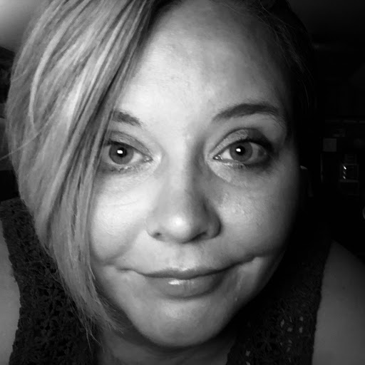 Samantha Roberts Photo 30
