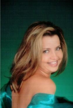 Leah Nelson Photo 7