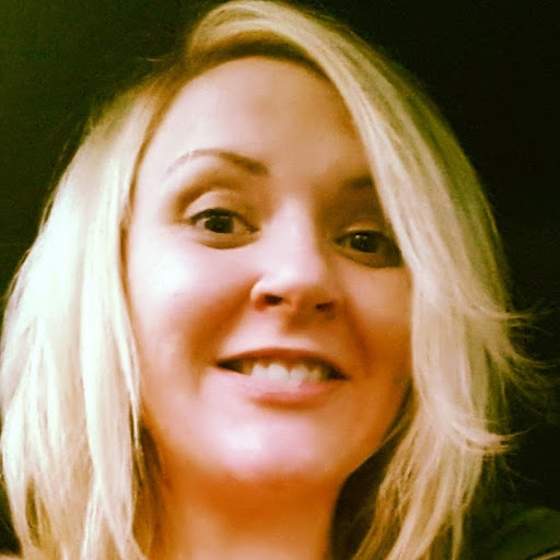 Lindsay Kelly Photo 13