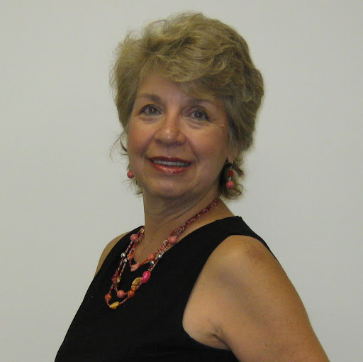Cindy Holmes Photo 1