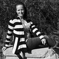 April Hoffman Photo 28