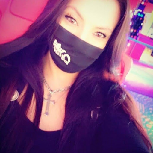 Brandi Martin Photo 7