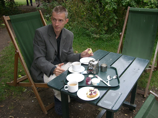 Tom Vivian Photo 3