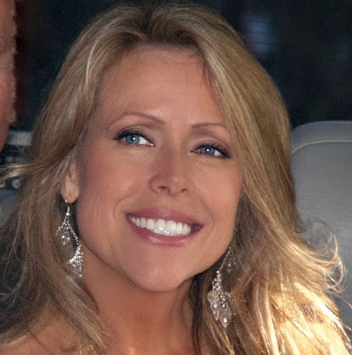 Lynn Lowe Photo 34