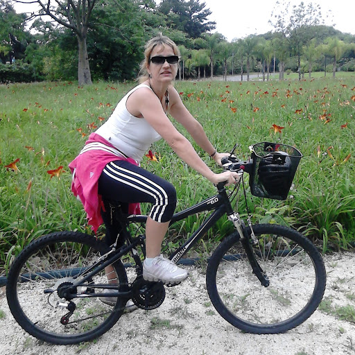 Ana Bertolini Photo 4