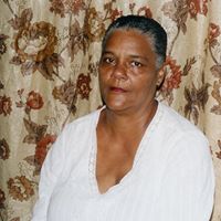 Elizabeth Harding Photo 17