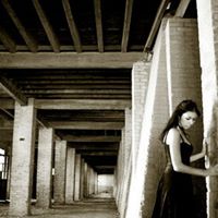 Cassandra Lowe Photo 16