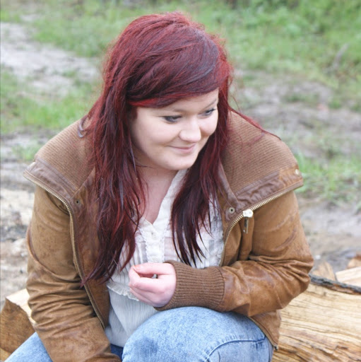Mollie Simpson Photo 14