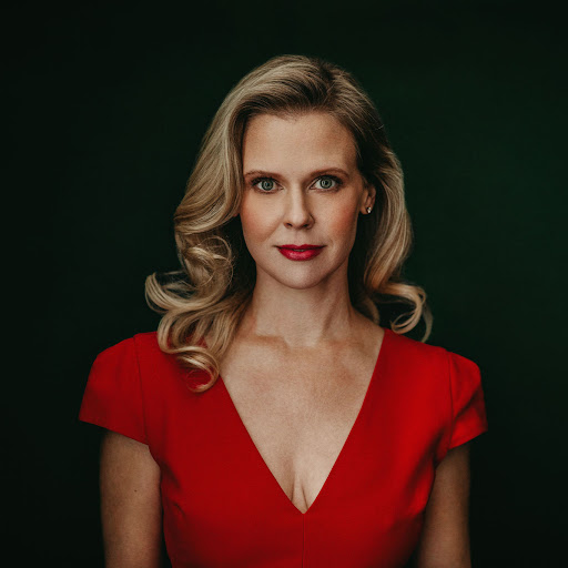 Sarah Perkins Photo 22