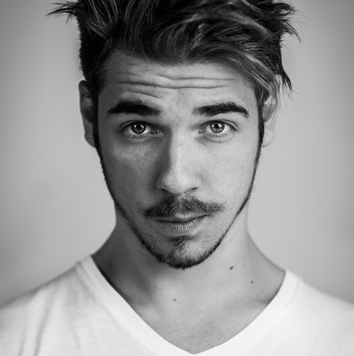 Andrew Faulkner Photo 9