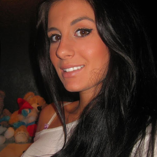 Julia Medeiros Photo 30