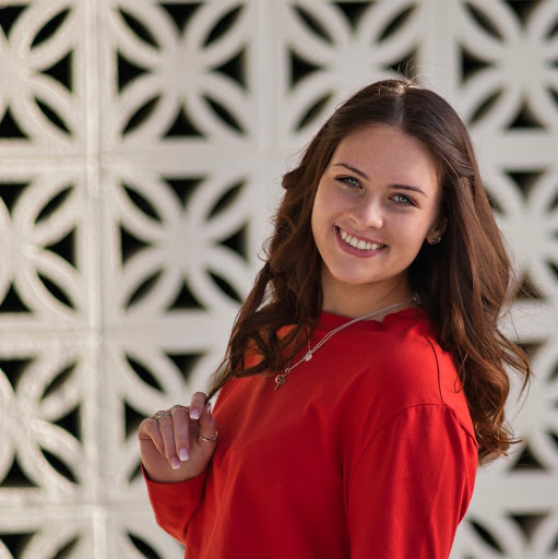 Elizabeth Laughlin Photo 18