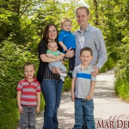 Amy Larson Photo 36
