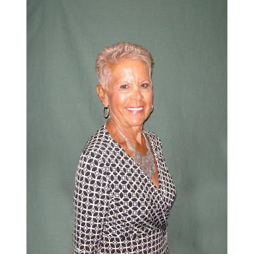 Theresa Hamilton Photo 7