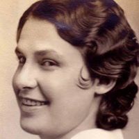 Julia Travis Photo 10
