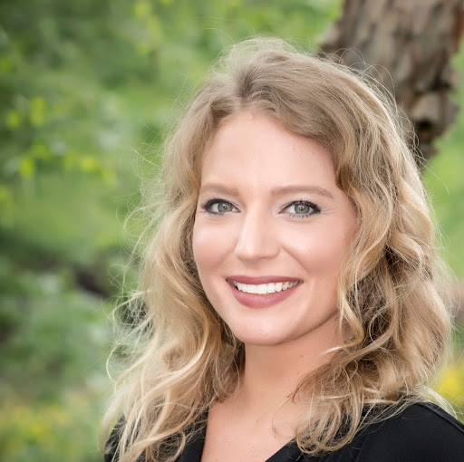 Elizabeth Connelly Photo 14