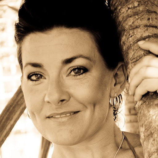 Amy Stewart Photo 16