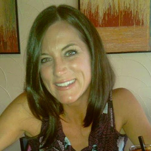Melanie Robbins Photo 38