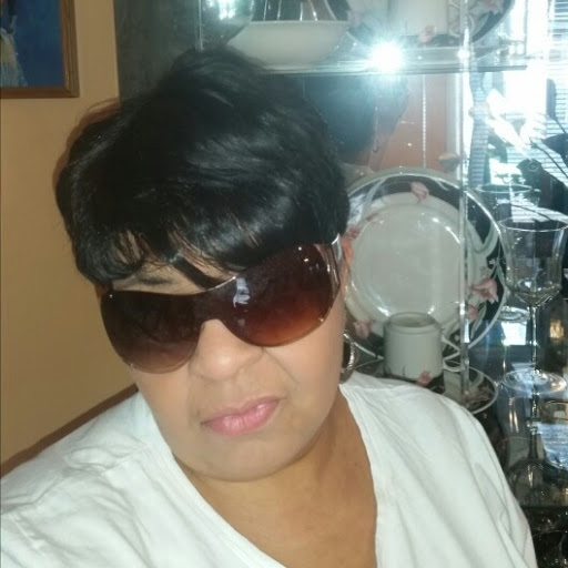 Yolanda Perry Photo 28