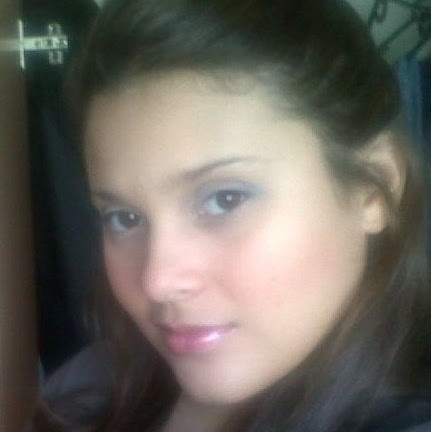 Julie Almeida Photo 10