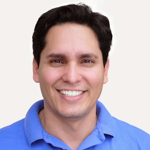Alejandro Vega Photo 19
