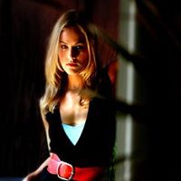 Kelly Overton Photo 30