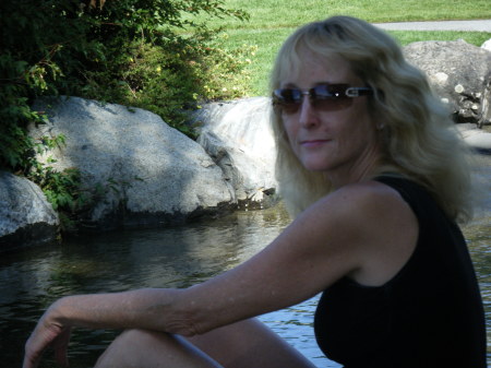 Kathy Hale Photo 32