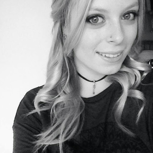Emily Link Photo 26