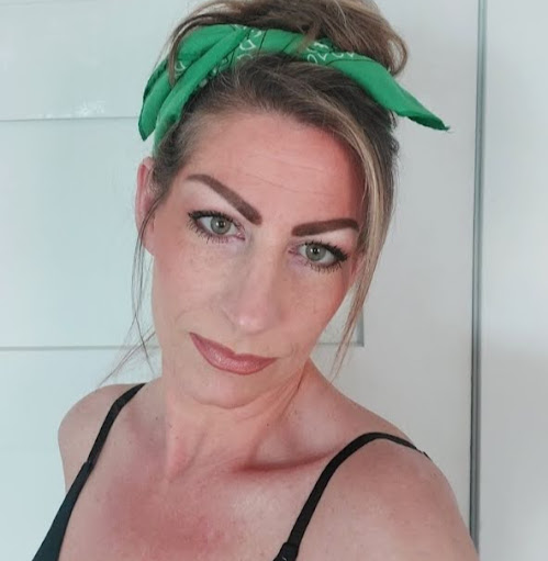 Danielle Garrett Photo 17
