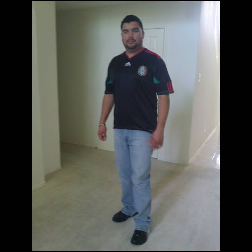 Hector Reyes Photo 20