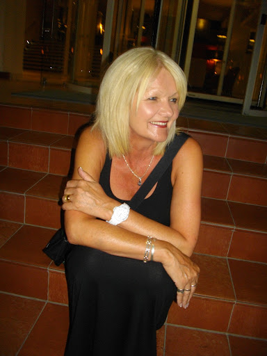 Julia Rowland Photo 8