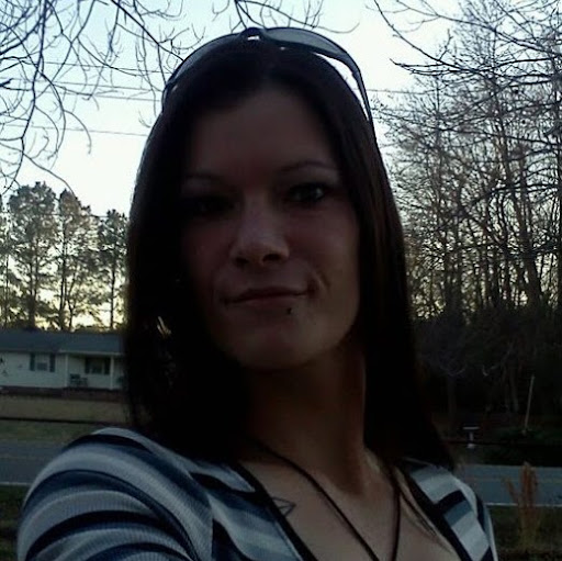April Betts Photo 15