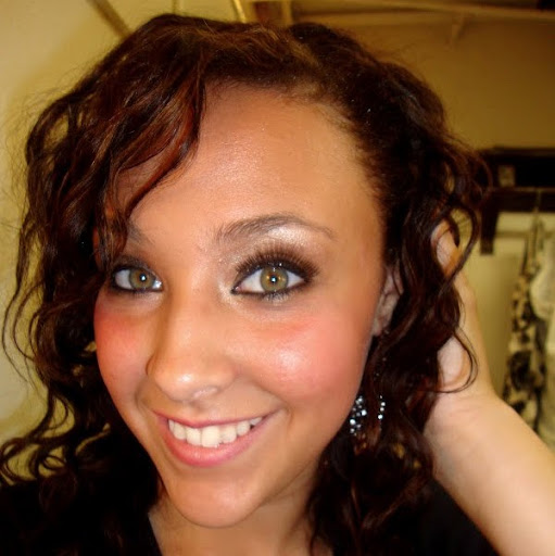 Danielle Maxwell Photo 41