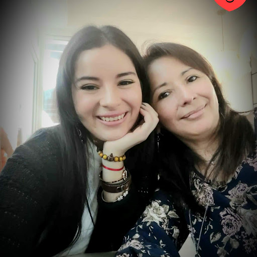 Elizabeth Sarmiento Photo 20