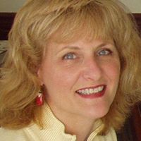 Elizabeth Waller Photo 33
