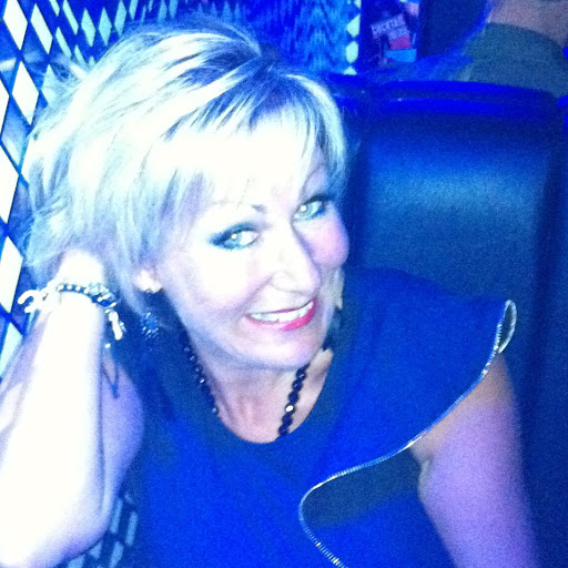 Lisa Read Photo 13