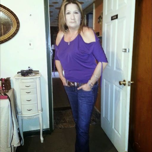Connie Flores Photo 24