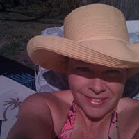 Lisa Hernandez Photo 32