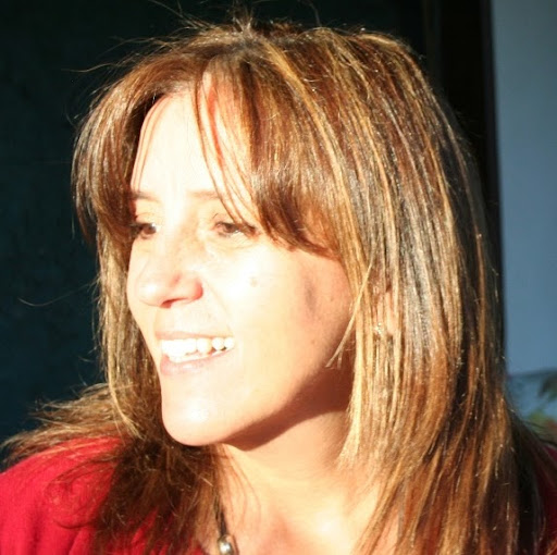Elizabeth Roca Photo 20