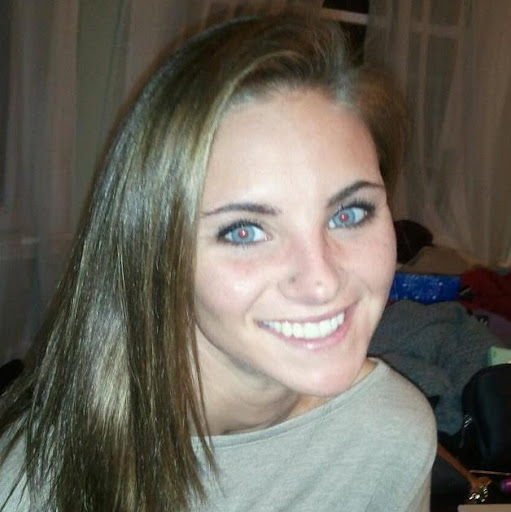 Stephanie Hewitt Photo 35