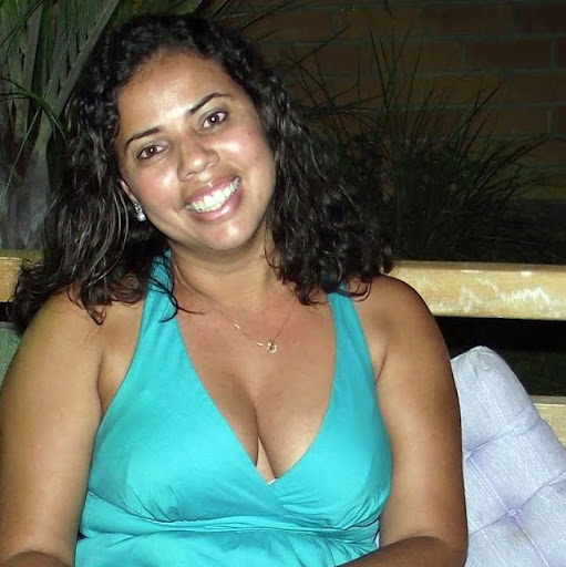 Elizabeth Barros Photo 32