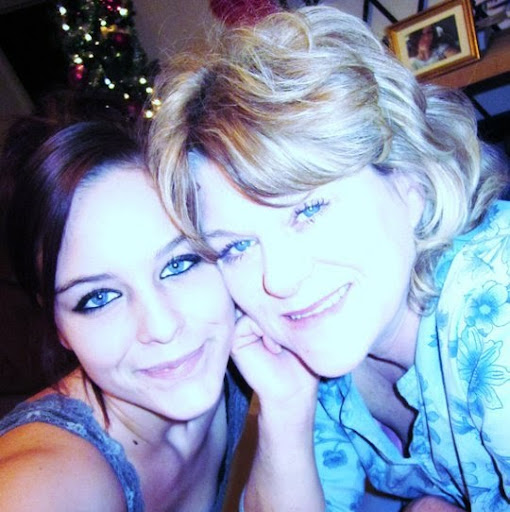 Tina Weeks Photo 8