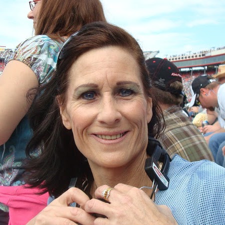 Julie Whitmire Photo 16