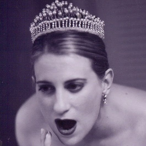 Lara Smith Photo 24