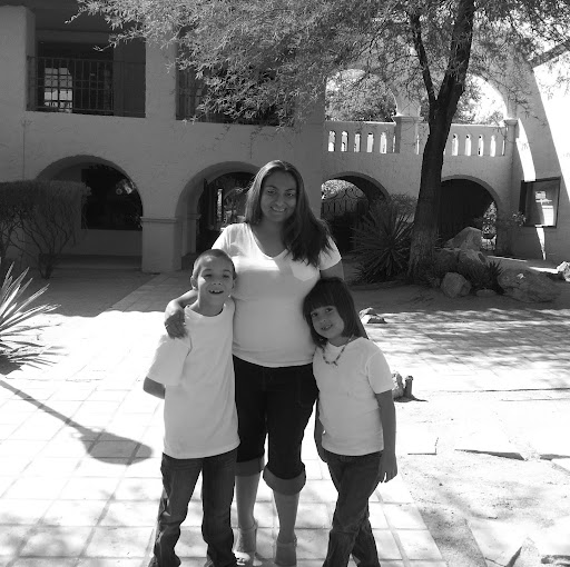 Michele Thomas Photo 28